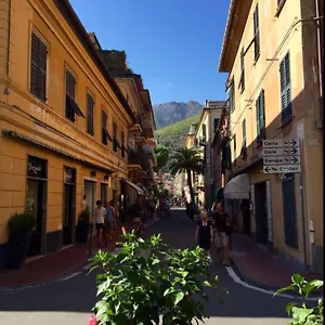 appartamenti-levanto-centro.hotelitalianriviera.com/
